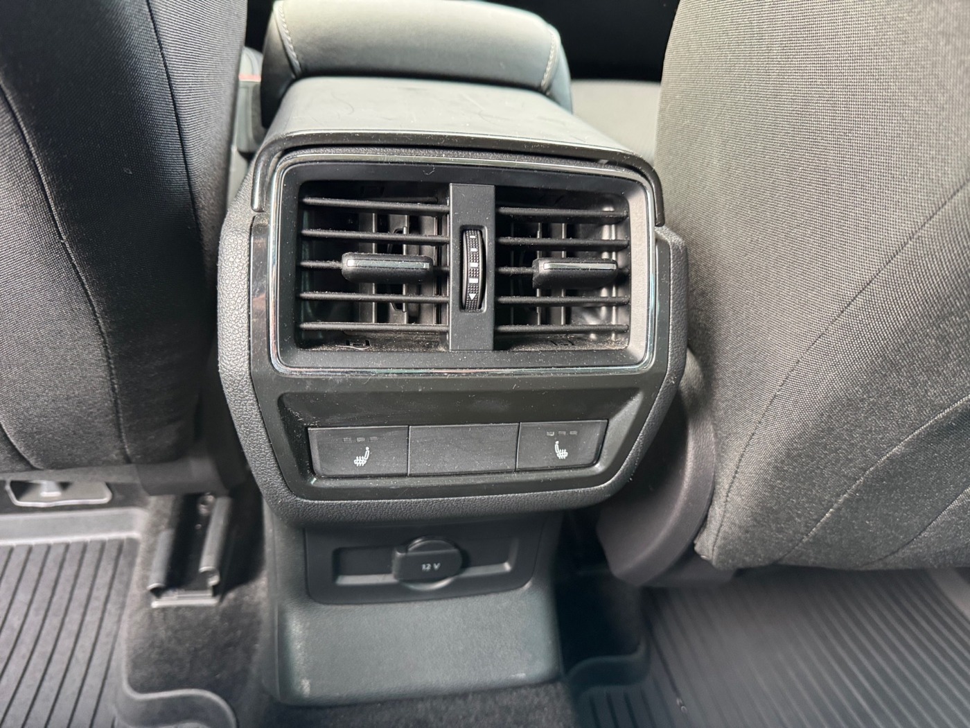 Škoda Karoq 1.5 TSI ACT Tour DSG LED AHK 2xKlima 4xSHZ Bild 14