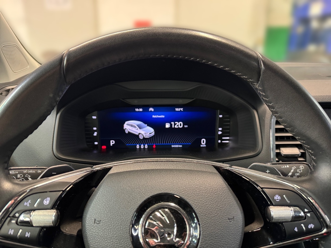 Škoda Karoq 1,5 TSI Tour DSG LED AHK 2xKlima 4xSHZ Bild 8