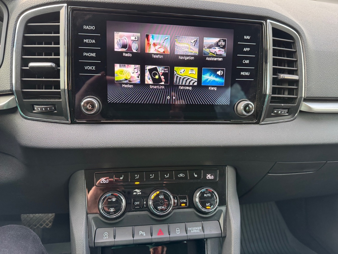 Škoda Karoq 1,5 TSI Tour DSG LED AHK 2xKlima 4xSHZ Bild 9