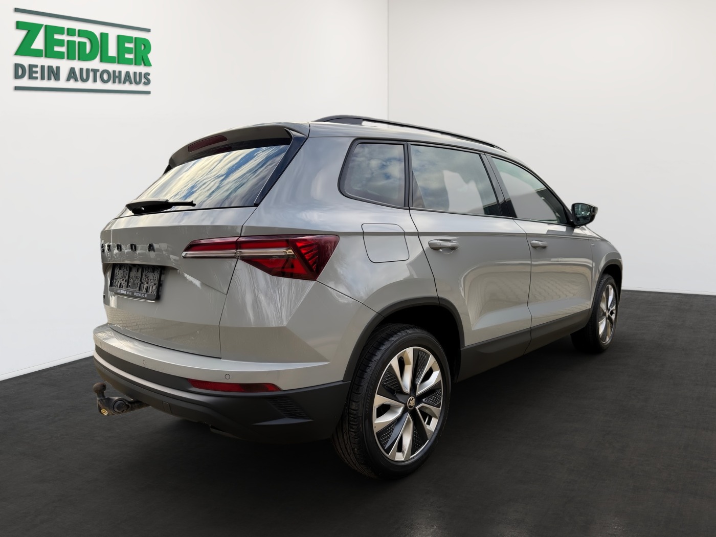 Škoda Karoq 1.5 TSI Tour DSG LED AHK 2xKlima 4xSHZ Bild 3