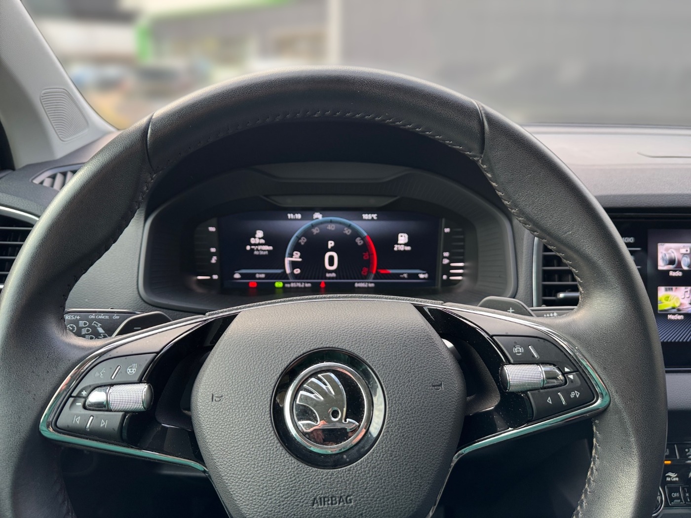 Škoda Karoq 1.5 TSI Tour DSG LED AHK 2xKlima 4xSHZ Bild 8