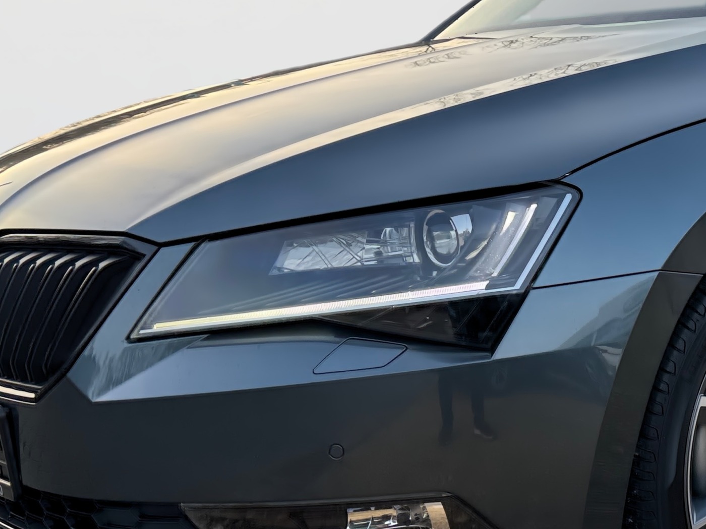 Škoda Superb Combi 1.8 TSI Sportline DSG LM BiXenon AHK Bild 5