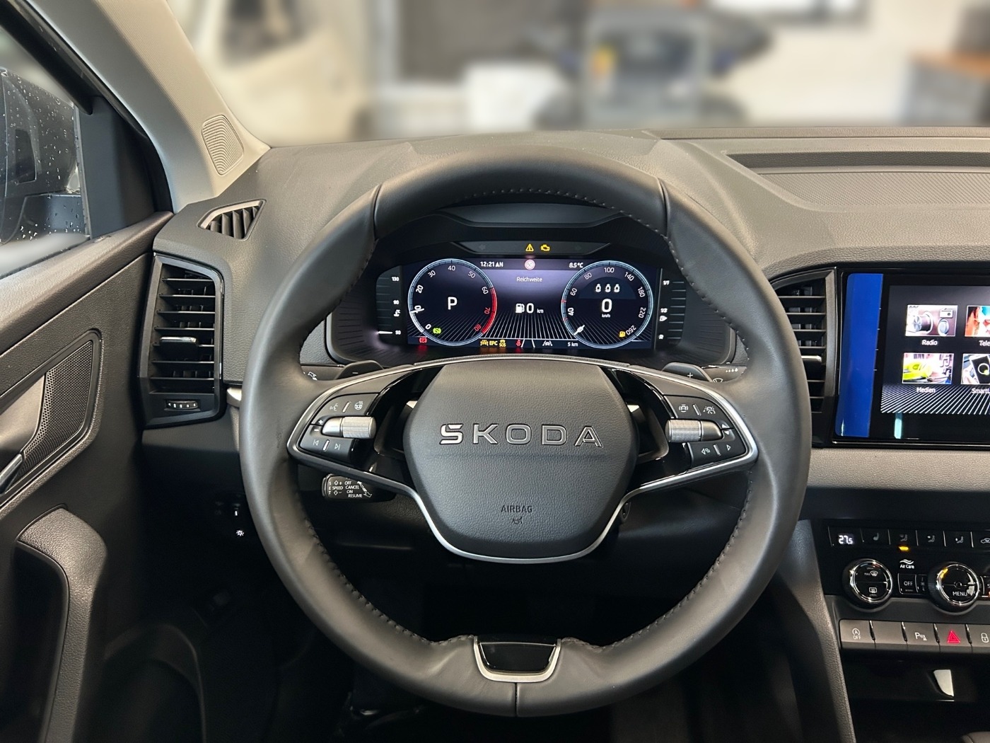 Škoda Karoq 1.5 TSI ACT Balance DSG Navi 2xKlima ACC Bild 8