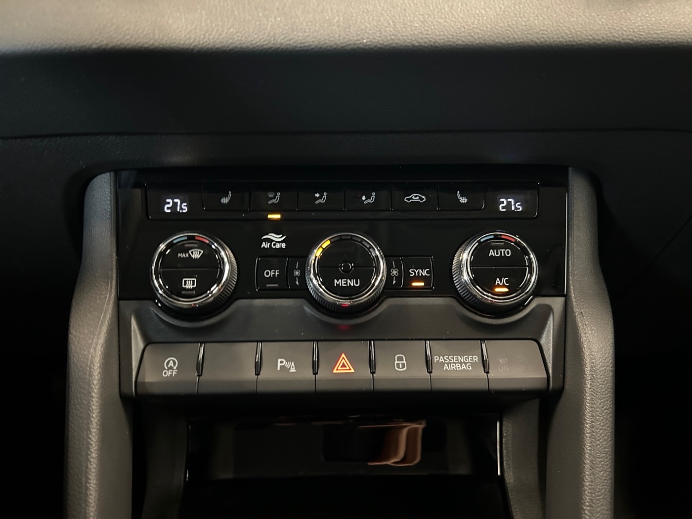 Škoda Karoq 1.5 TSI ACT Balance DSG Navi 2xKlima ACC Bild 16