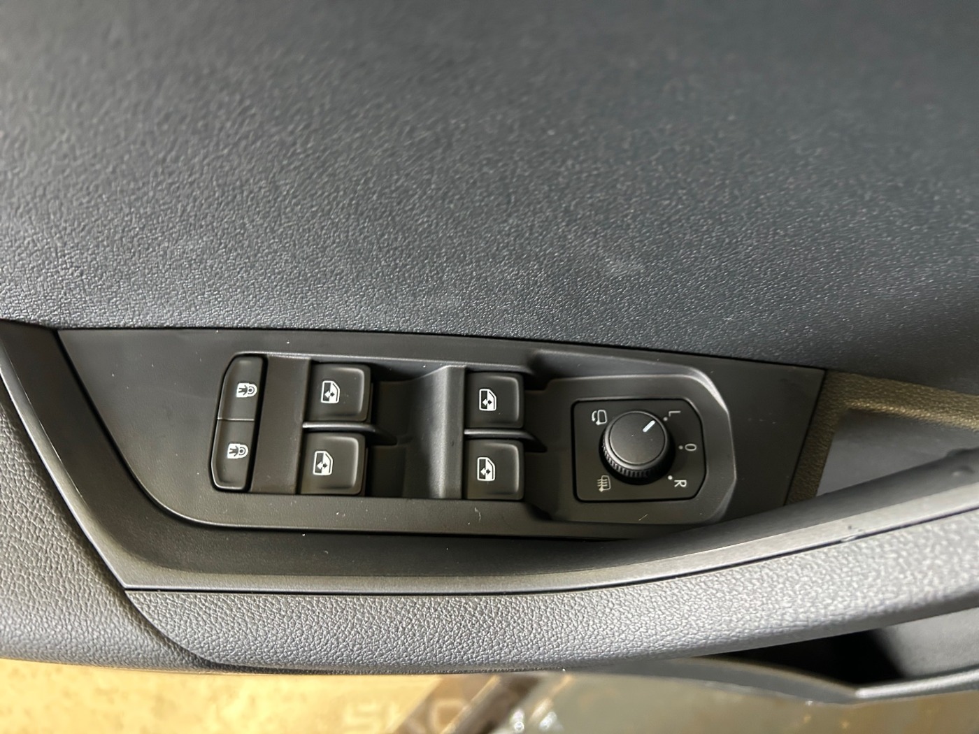 Škoda Karoq 1.5 TSI ACT Balance DSG Navi 2xKlima ACC Bild 18