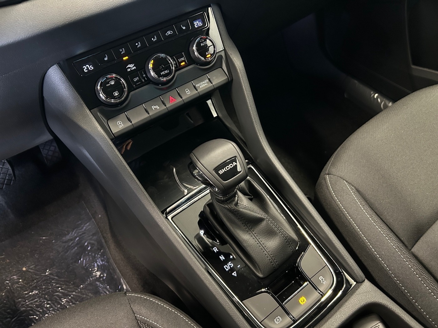 Škoda Karoq 1.5 TSI ACT Balance DSG Navi 2xKlima ACC Bild 20