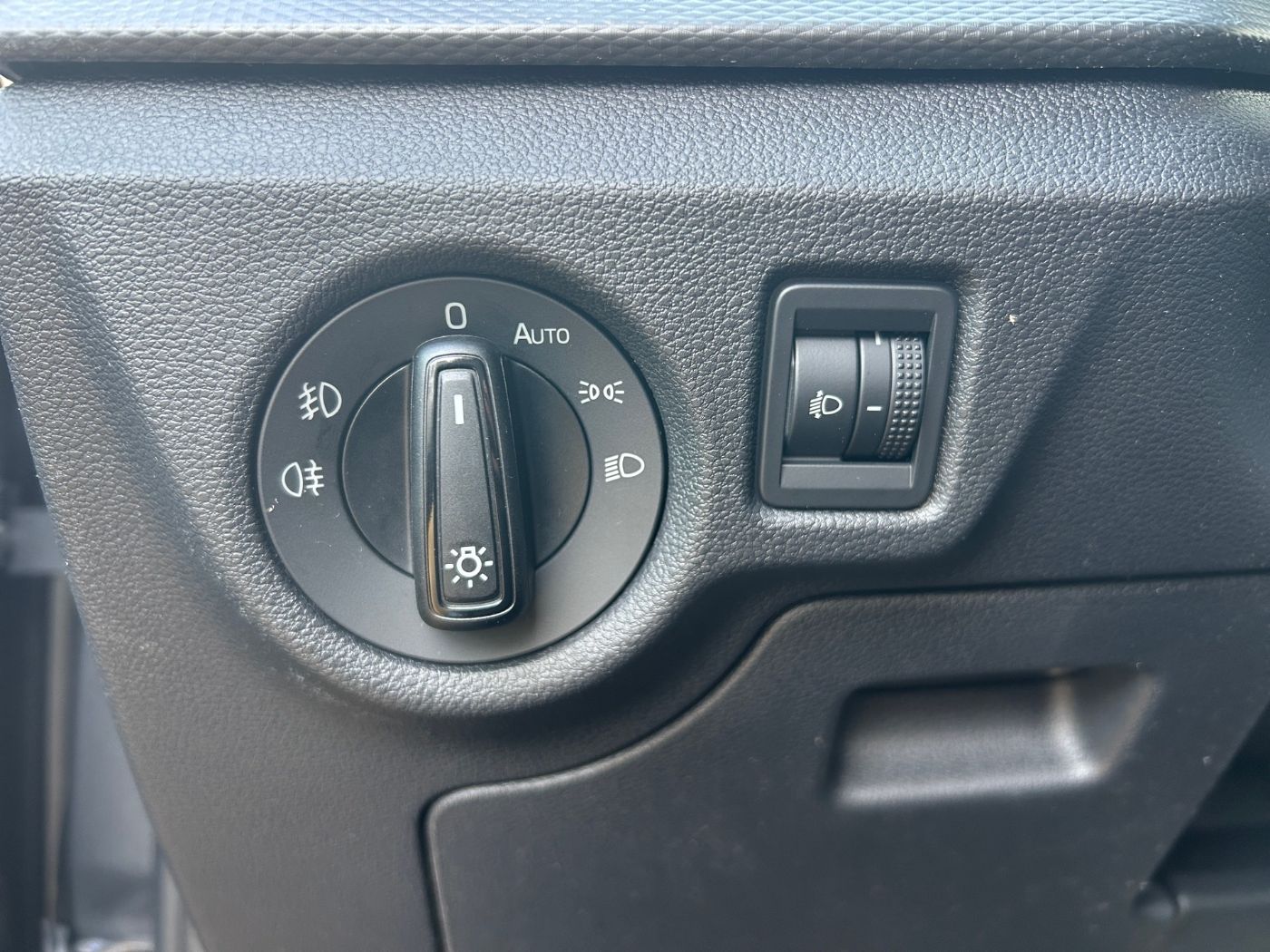 Škoda Kamiq 1.0 TSI Essence LM Facelift LED PDC SHZ Bild 14