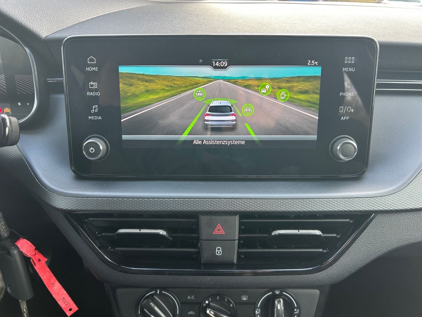 Škoda Kamiq 1.0 TSI Essence LM Facelift LED PDC SHZ Bild 15