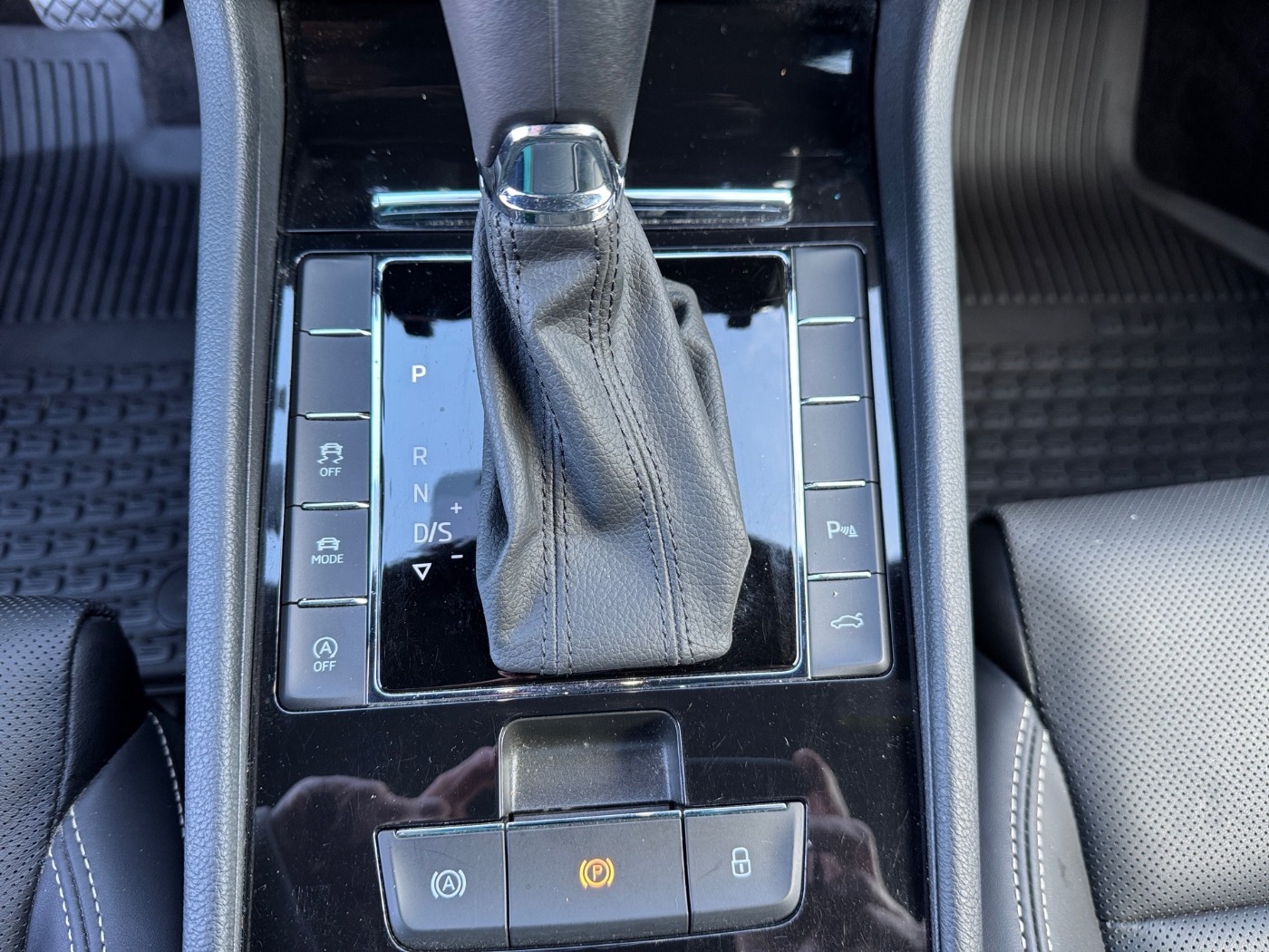 Škoda Superb Combi 2.0 TSI L&amp;K 4x4 DSG LM Navi 2xKlima Bild 17