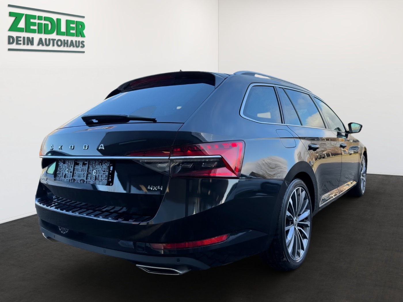 Škoda Superb Combi 2.0 TSI L&amp;K 4x4 DSG LM Navi 2xKlima Bild 3