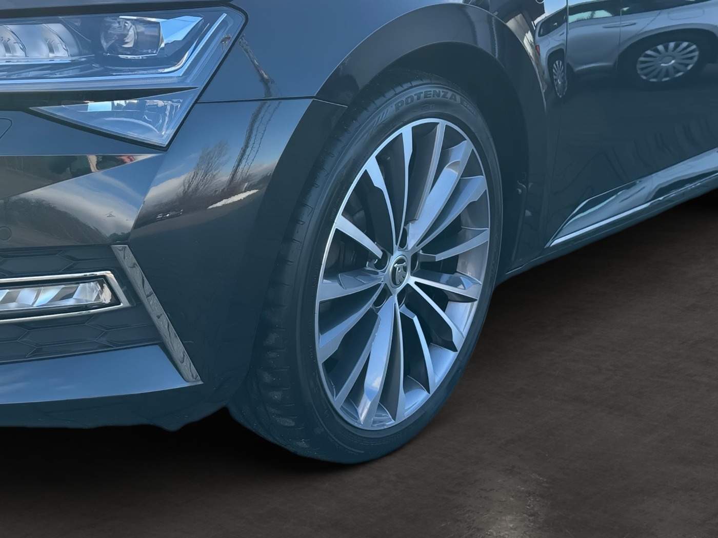 Škoda Superb Combi 2.0 TSI L&amp;K 4x4 DSG LM Navi 2xKlima Bild 6