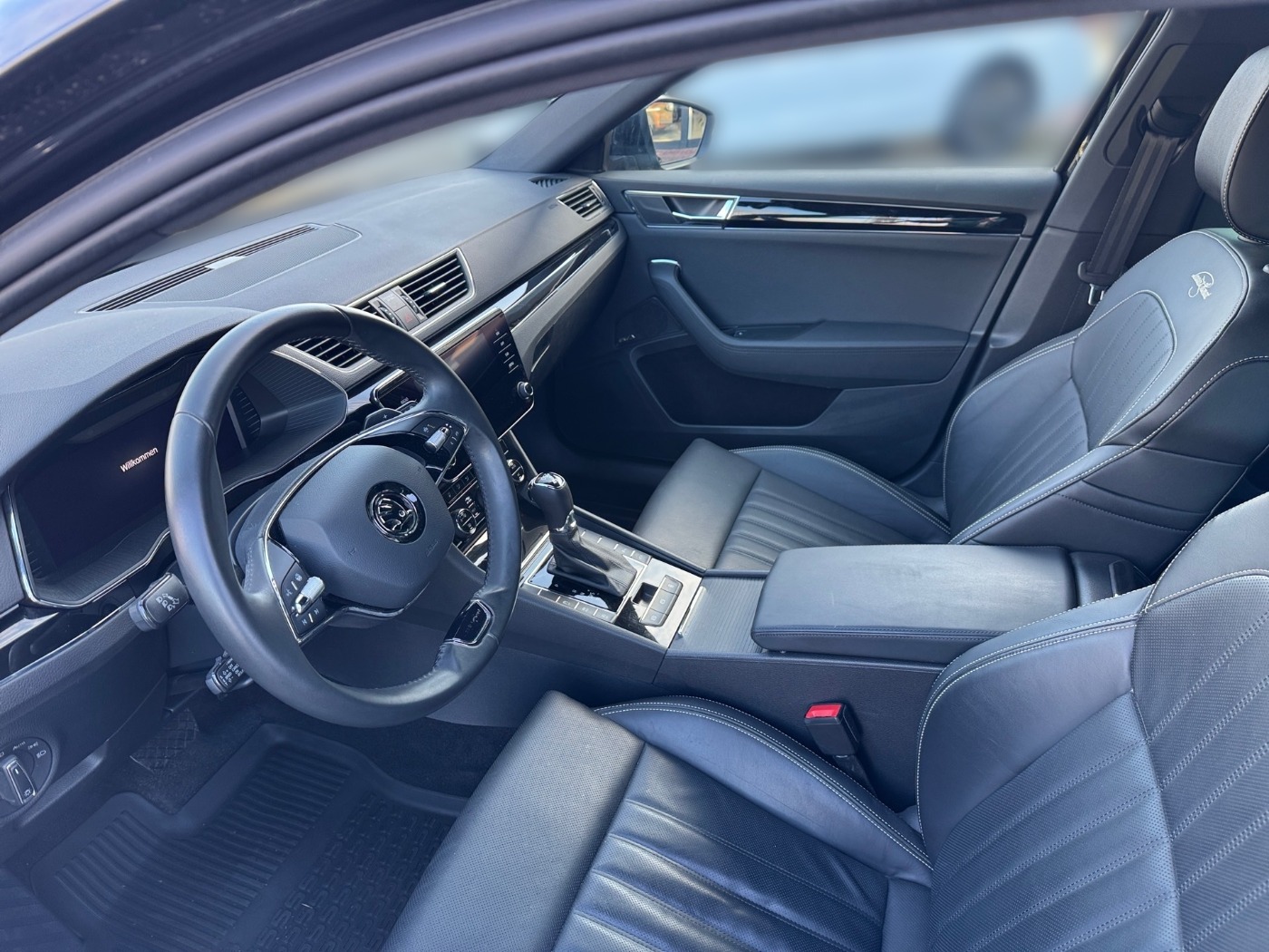 Škoda Superb Combi 2.0 TSI L&amp;K 4x4 DSG LM Navi 2xKlima Bild 7