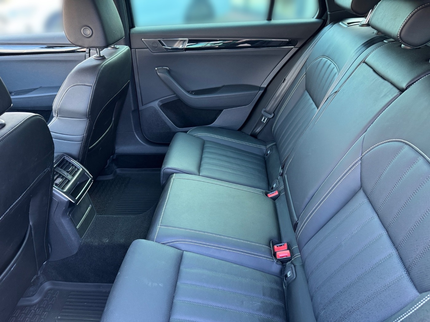 Škoda Superb Combi 2.0 TSI L&amp;K 4x4 DSG LM Navi 2xKlima Bild 11