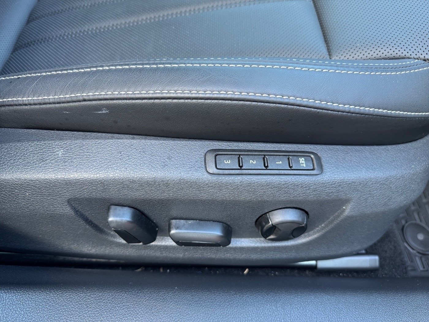 Škoda Superb Combi 2.0 TSI L&amp;K 4x4 DSG LM Navi 2xKlima Bild 16