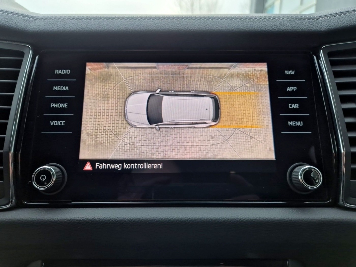 Škoda Kodiaq 2.0 TDI 4x4 DSG Tour Navi Kam. ParkAss Bild 12