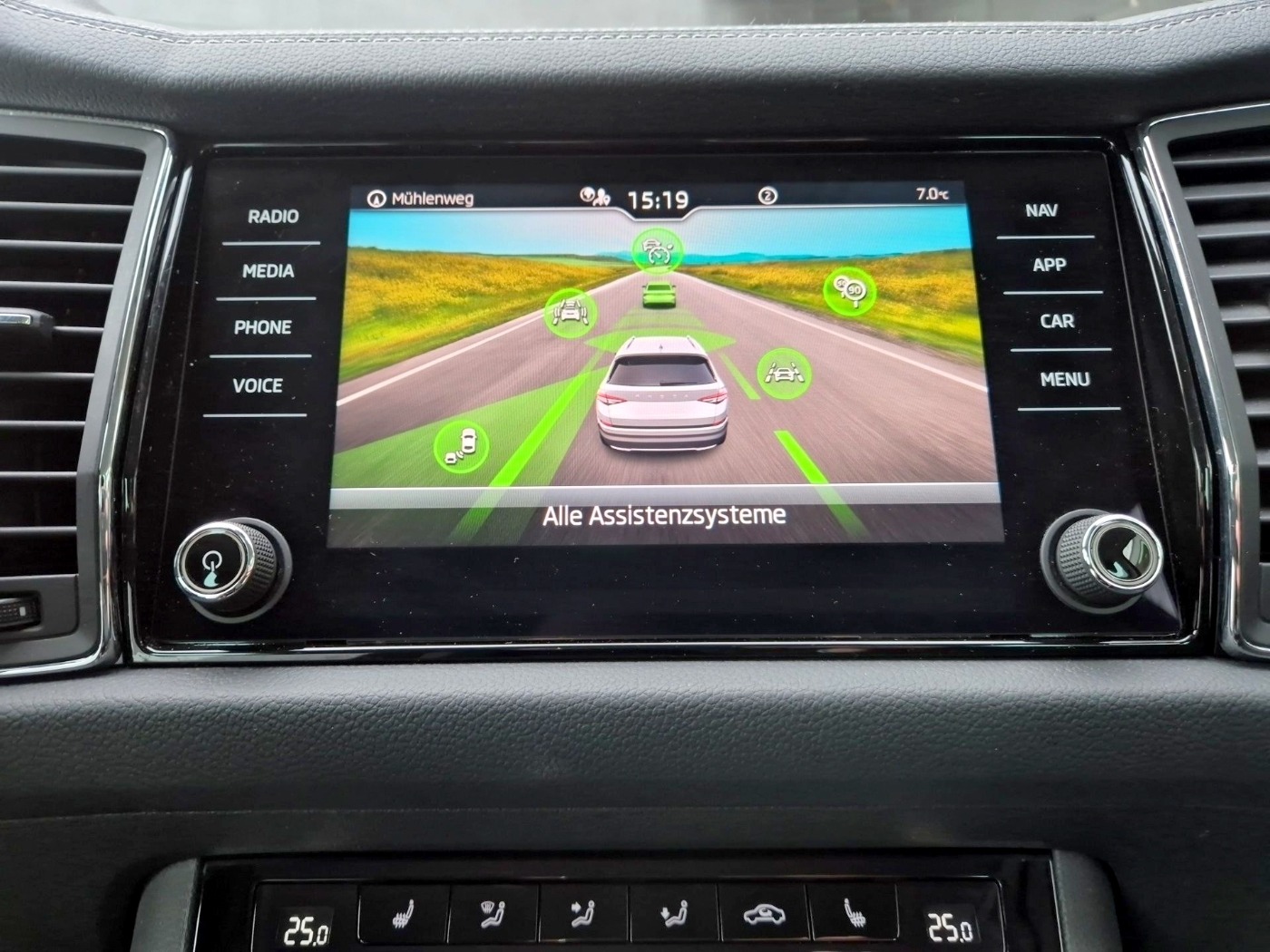 Škoda Kodiaq 2.0 TDI 4x4 DSG Tour Navi Kam. ParkAss Bild 13