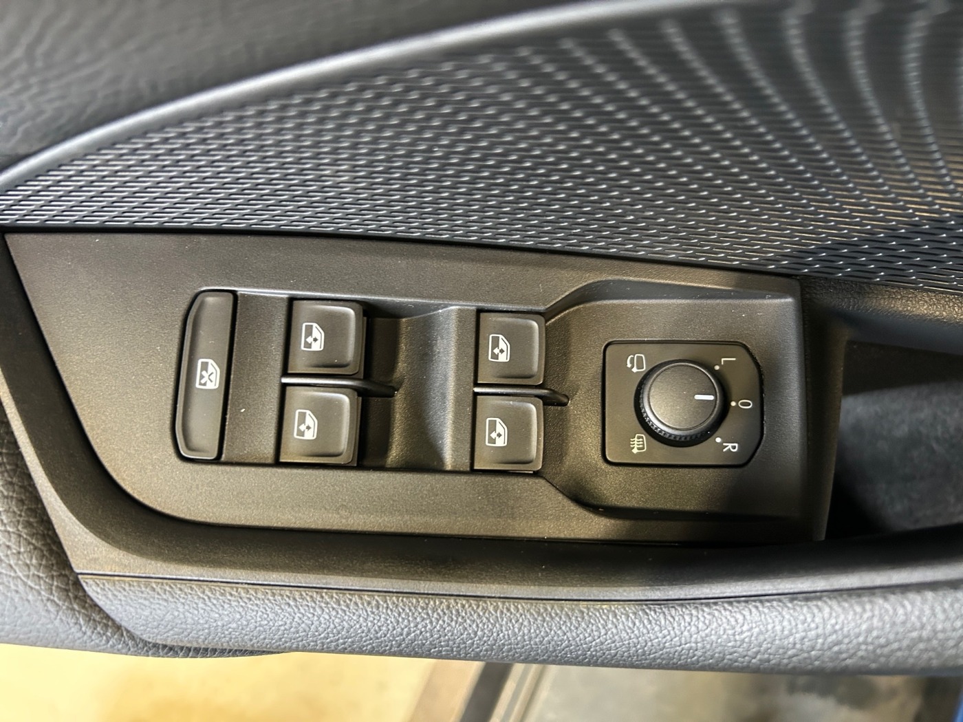 SKODA Octavia Combi 1.5 TSI Sportline Navi AHZV ACC Bild 15