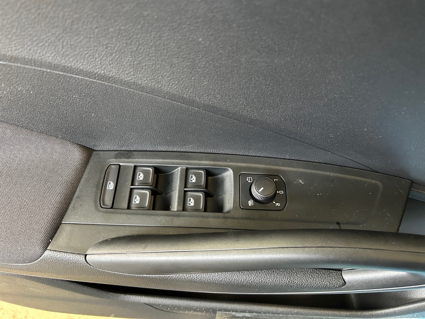 Škoda Fabia 1.0 MPI Selection LM Navi KlimaA beh. FS Bild 15