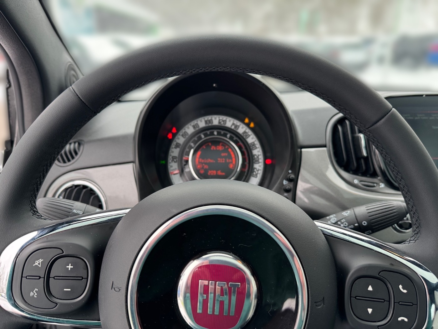 FIAT 500 1.0 Dolcevita Mild Hybrid Navi Pano KlimaA Bild 8