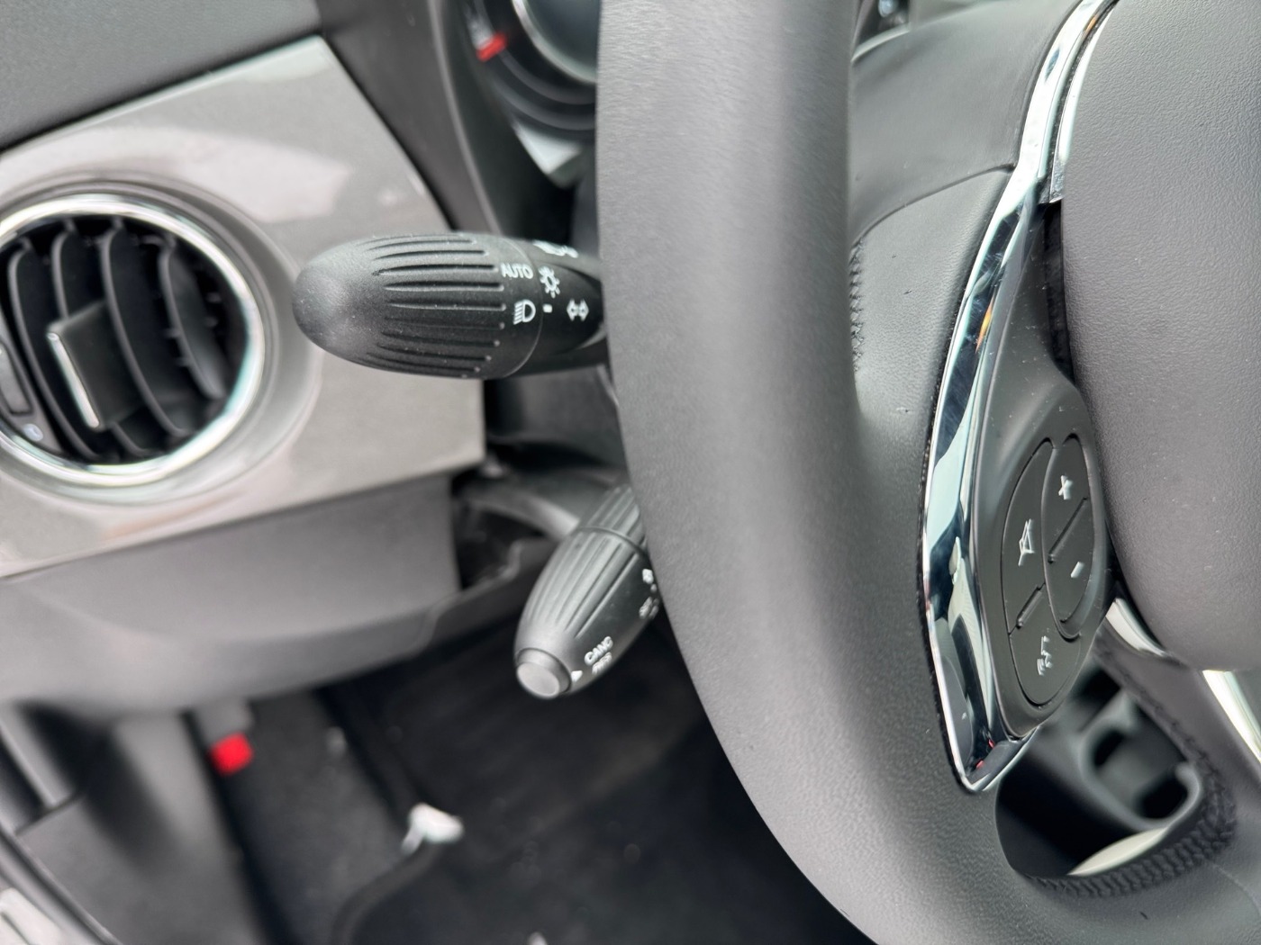 FIAT 500 1.0 Dolcevita Mild Hybrid Navi Pano KlimaA Bild 14