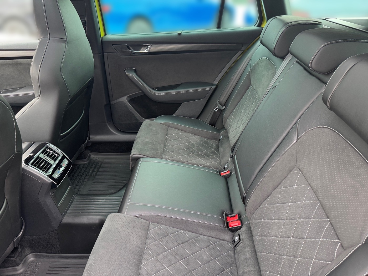 Škoda Superb Combi 2.0 TSI Sportline 4x4 DSG LM Navi Bild 11