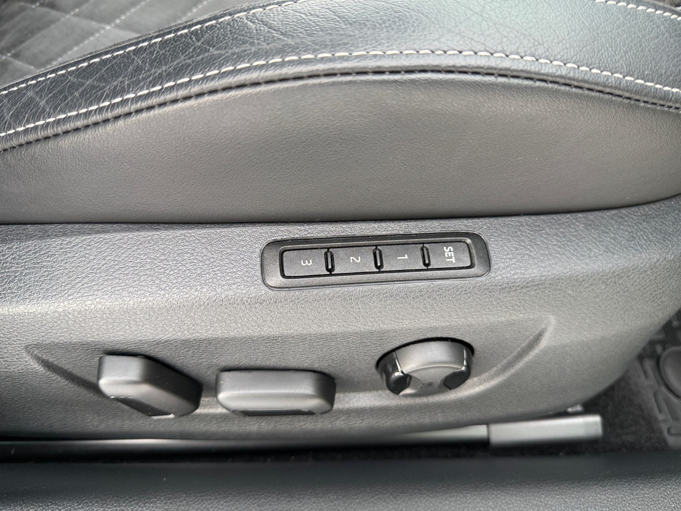 Škoda Superb Combi 2.0 TSI Sportline 4x4 DSG LM Navi Bild 16