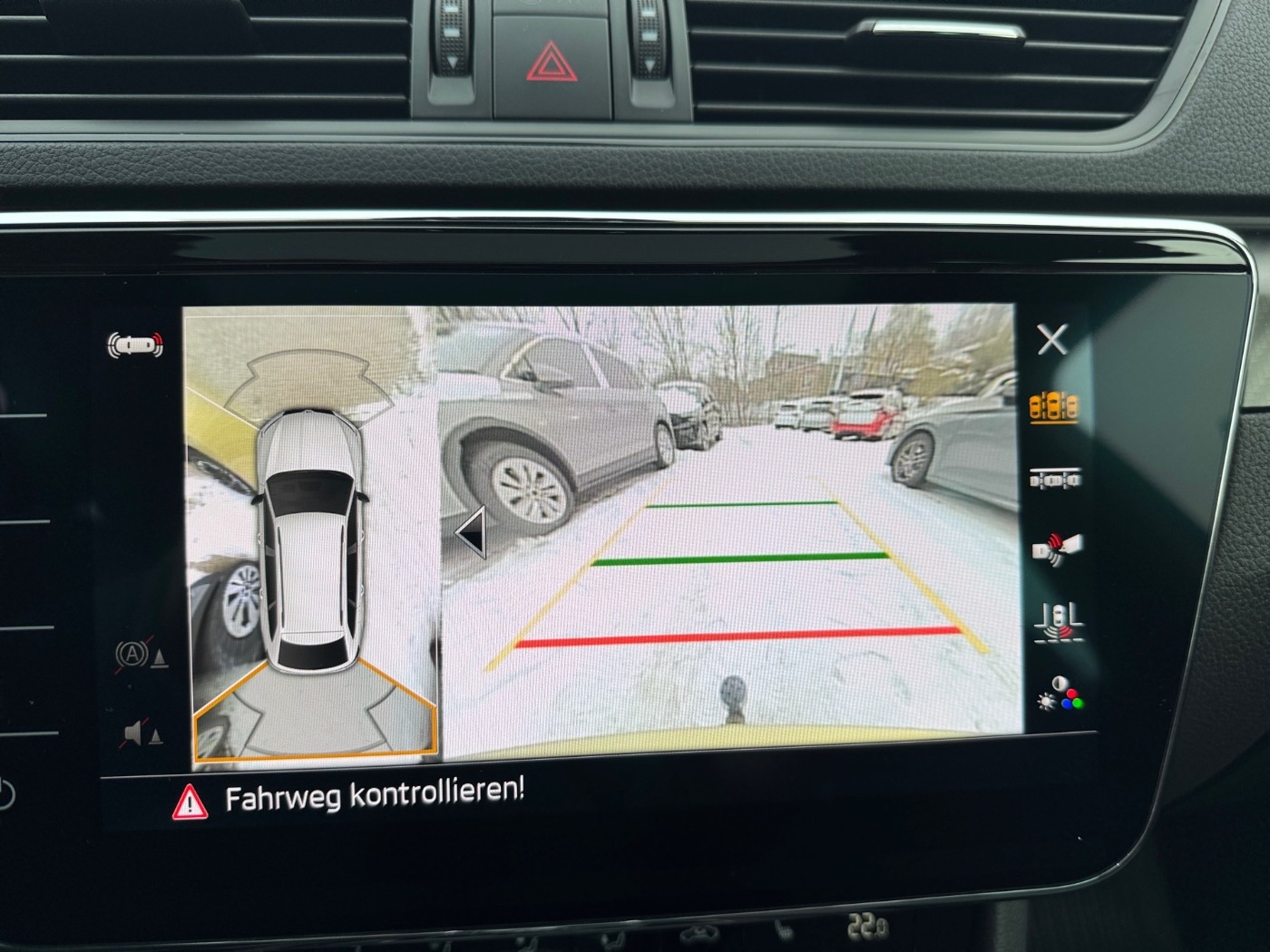 Škoda Superb Combi 2.0 TSI Sportline 4x4 DSG LM Navi Bild 17