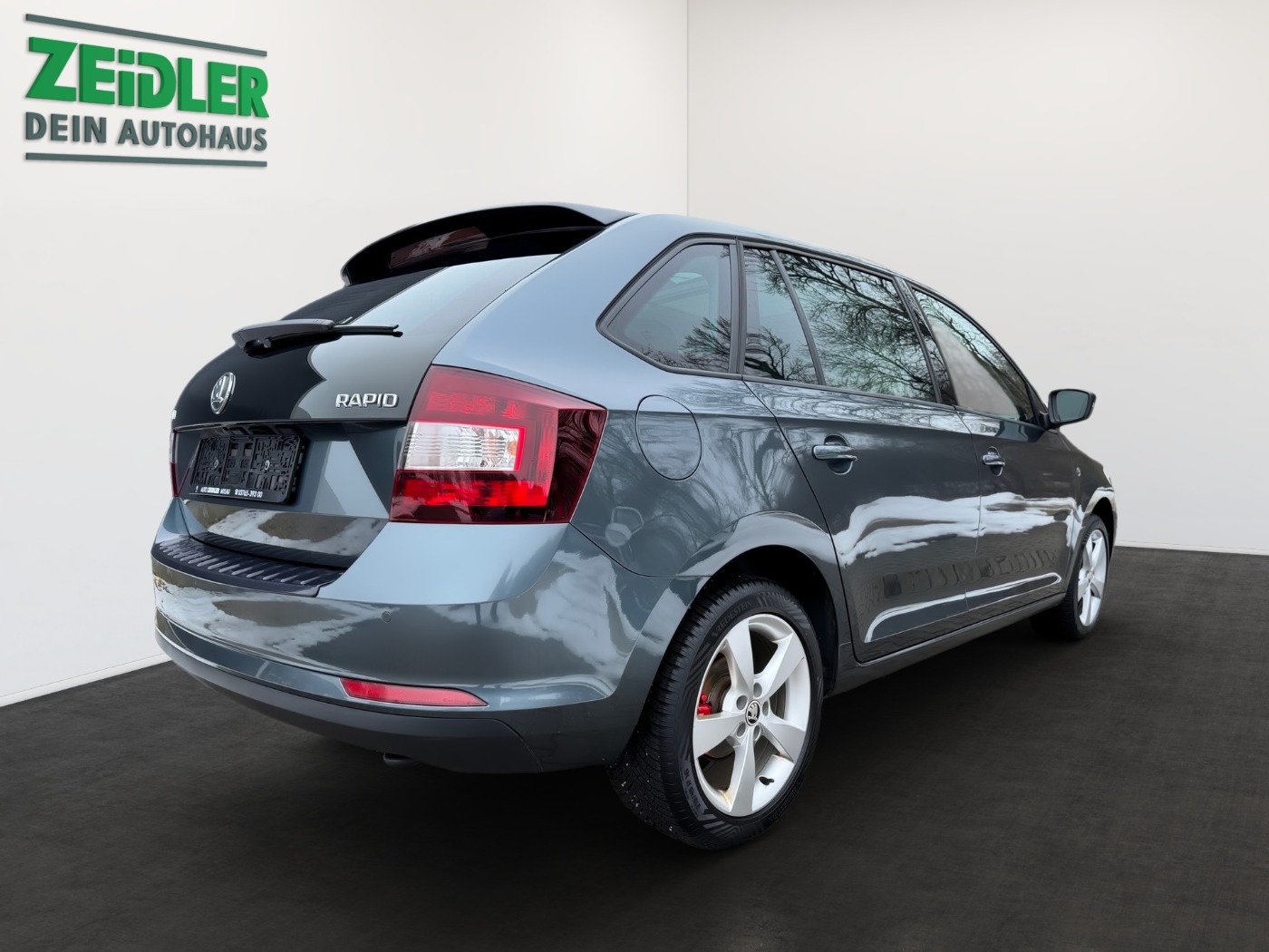 Skoda Rapid 1.2 TSI Spaceback Ambition Pano KlimaA PDC Bild 3