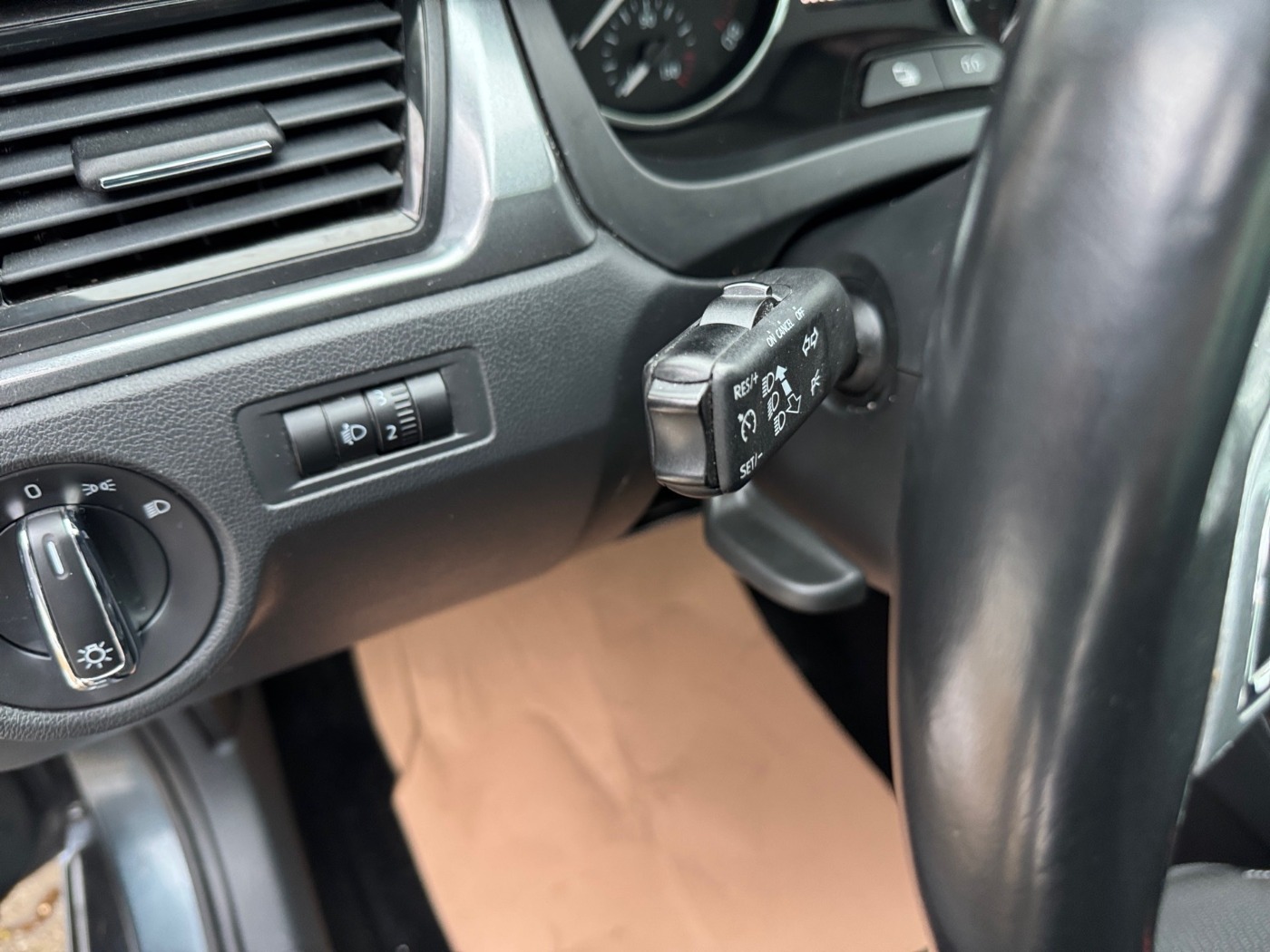 Skoda Rapid 1.2 TSI Spaceback Ambition Pano KlimaA PDC Bild 14