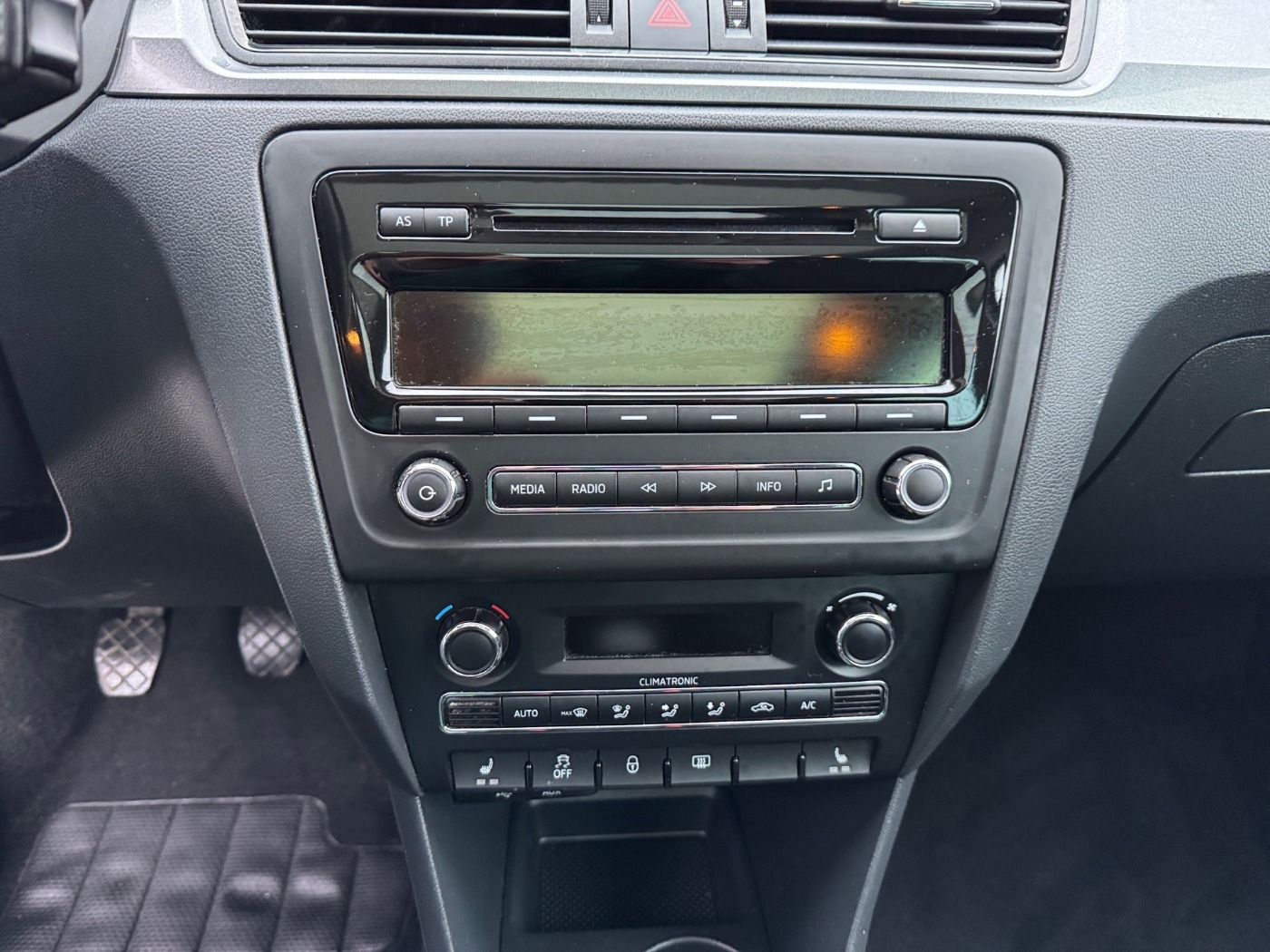 Skoda Rapid 1.2 TSI Spaceback Ambition Pano KlimaA PDC Bild 9