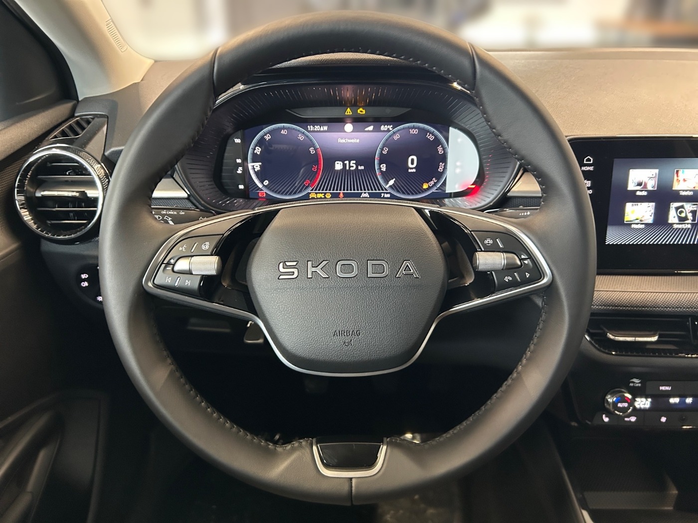 Škoda Fabia 1.0 TSI Tour LM Navi Kam. 2xKlima AHK LED Bild 8