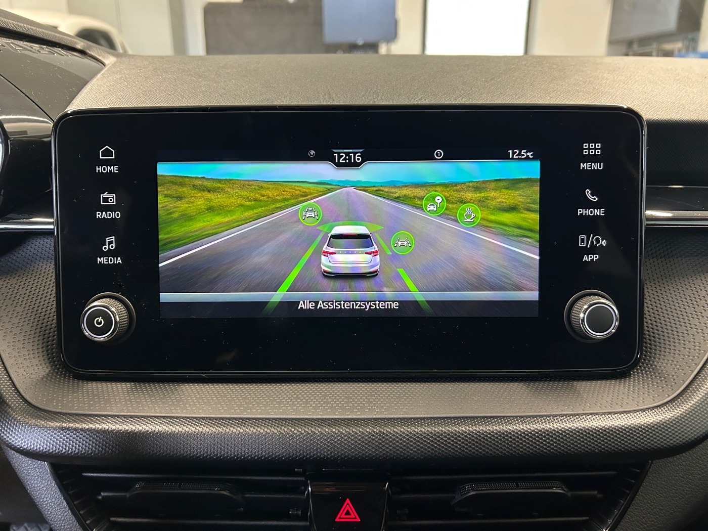 Škoda Fabia 1.0 TSI Essence LM LED PDC SHZ SpurH Bild 14