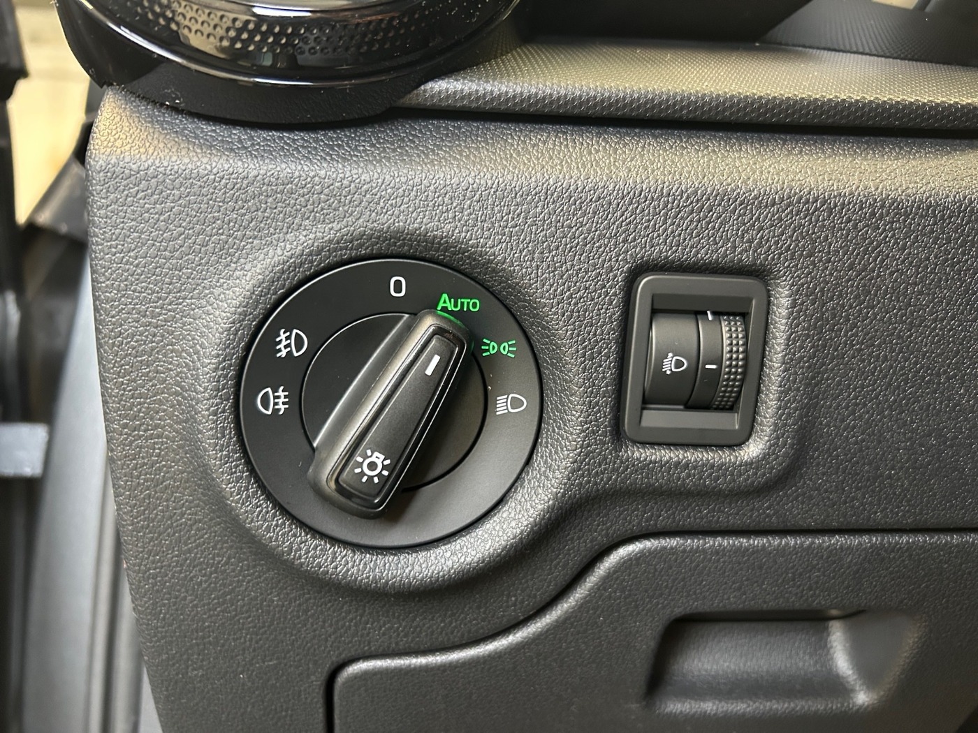 Škoda Fabia 1.0 TSI Essence LM LED PDC SHZ SpurH Bild 15