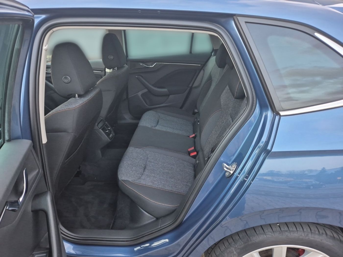 Škoda Scala 1.0 TSI Clever LM Kam. KlimaA LED FS beh. Bild 17