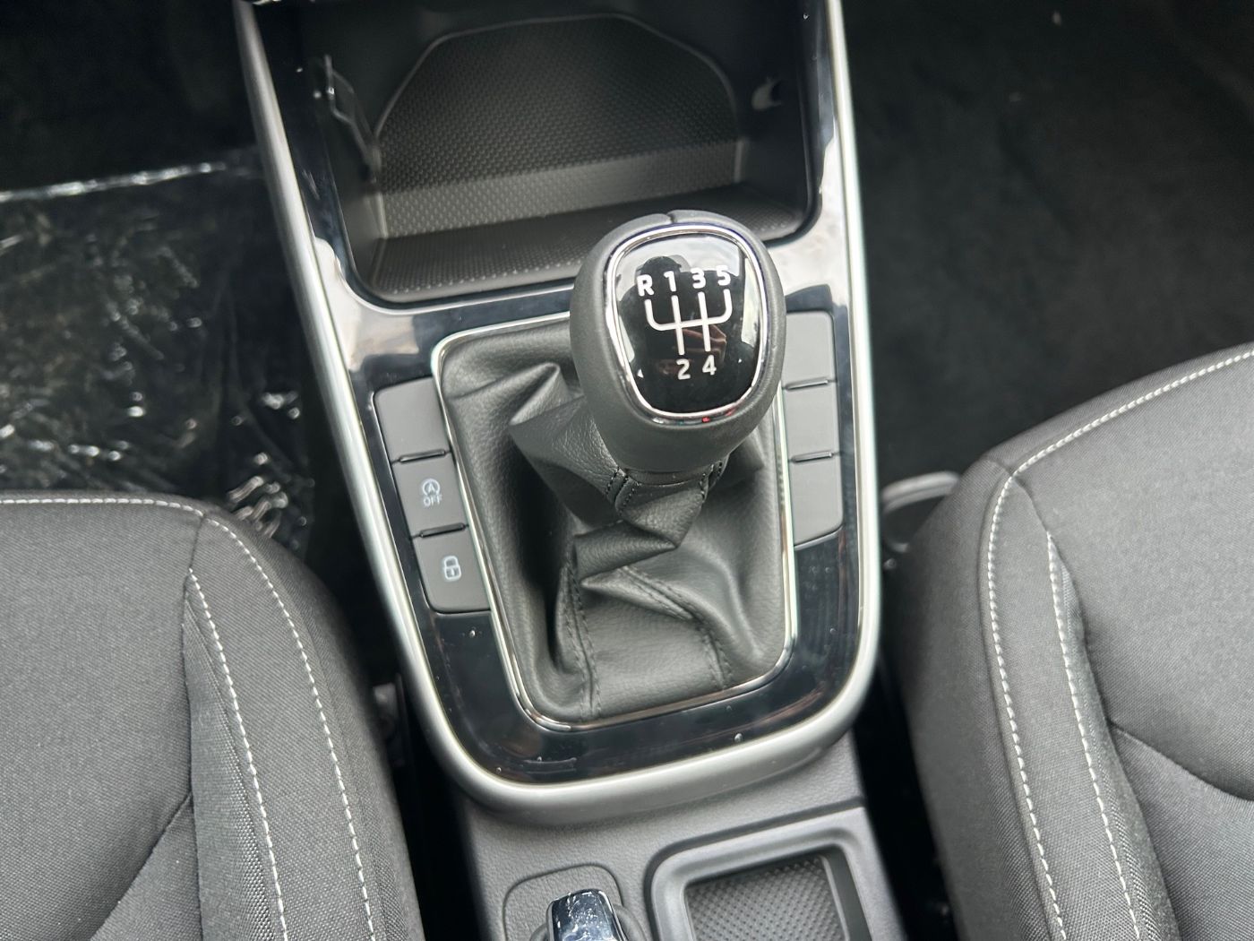 Škoda Fabia 1.0 MPI Selection Navi 2xKlima KlimaA LED Bild 14