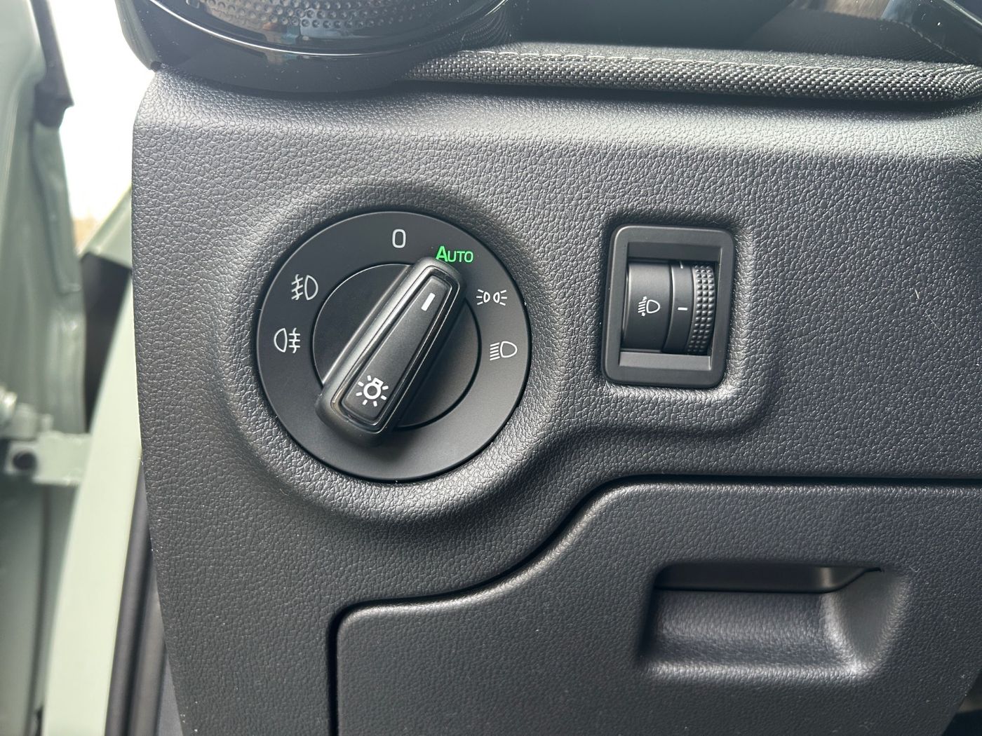 Škoda Fabia 1.0 MPI Selection Navi 2xKlima KlimaA LED Bild 17