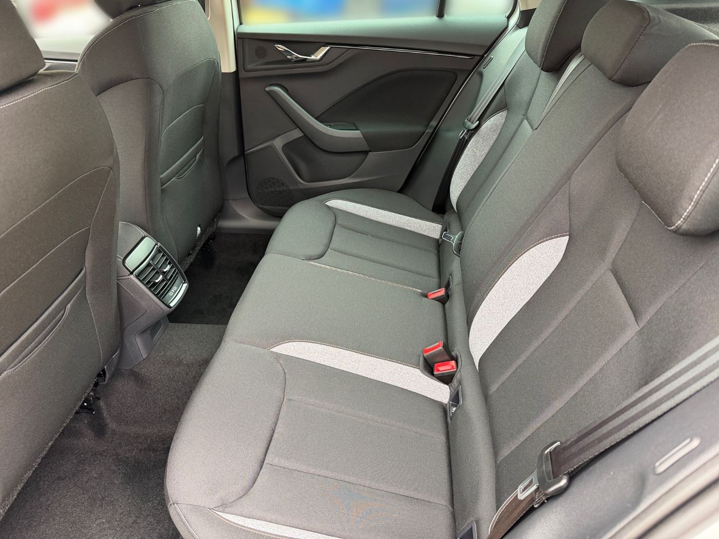 Škoda Kamiq 1.0 TSI Tour DSG LM Navi ACC AHK LED Bild 11