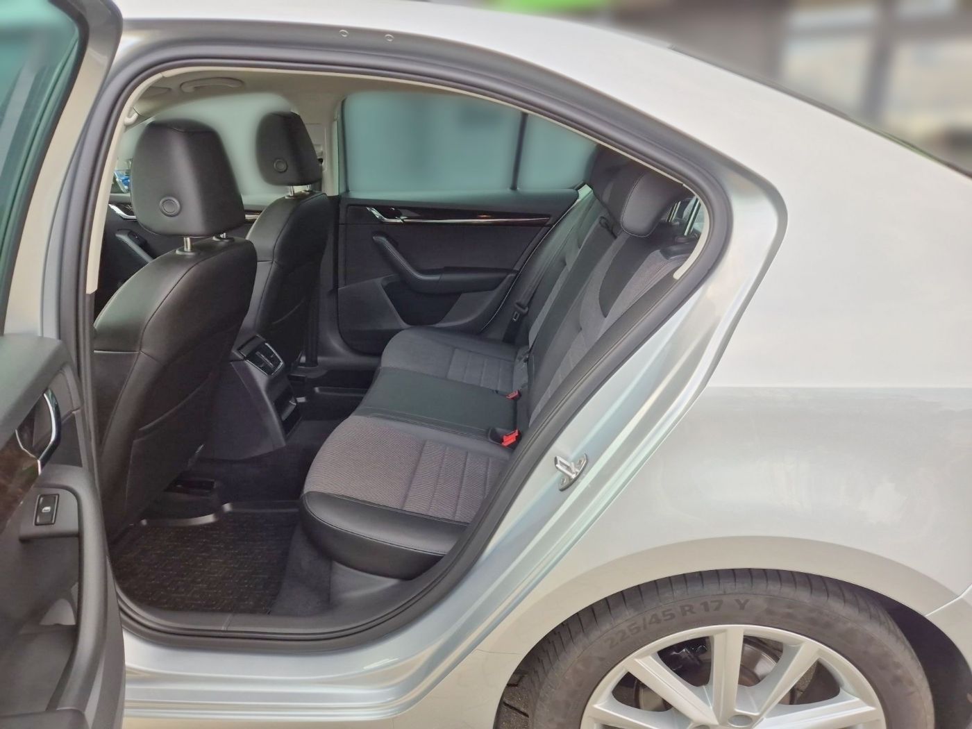 Škoda Octavia 1.4 TSI Elegance BiXenon LM Navi Pano Bild 19