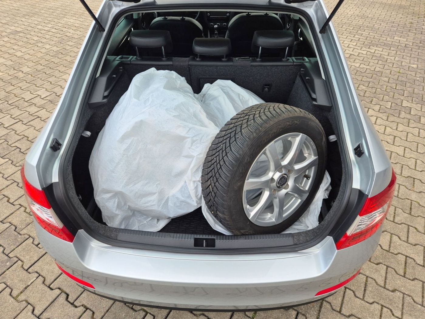 Škoda Octavia 1.4 TSI Elegance BiXenon LM Navi Pano Bild 20