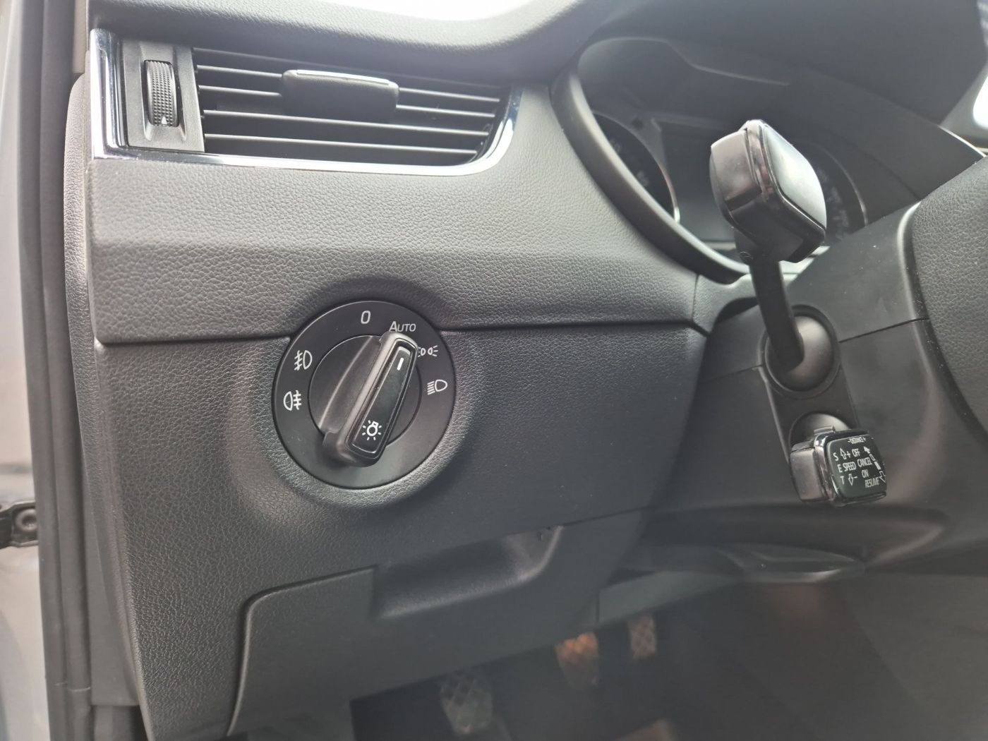 Škoda Octavia 1.4 TSI Elegance BiXenon LM Navi Pano Bild 11