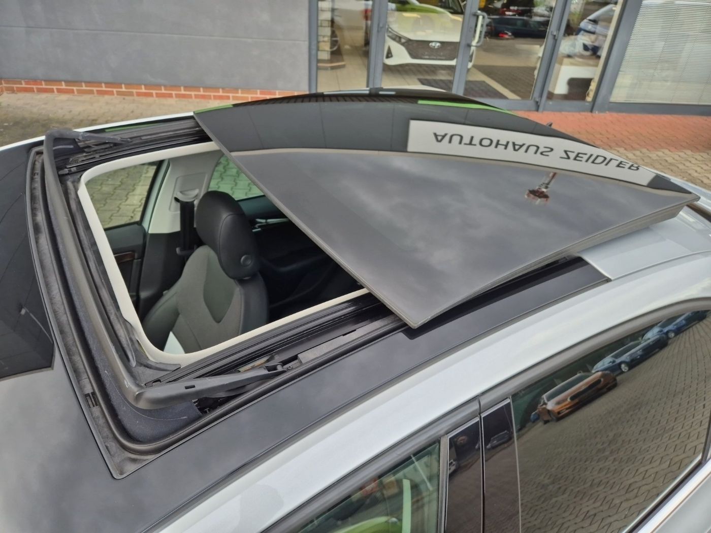 Škoda Octavia 1.4 TSI Elegance BiXenon LM Navi Pano Bild 8