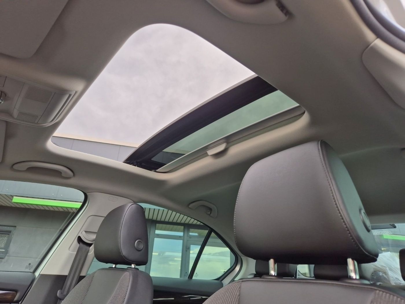 Škoda Octavia 1.4 TSI Elegance BiXenon LM Navi Pano Bild 17