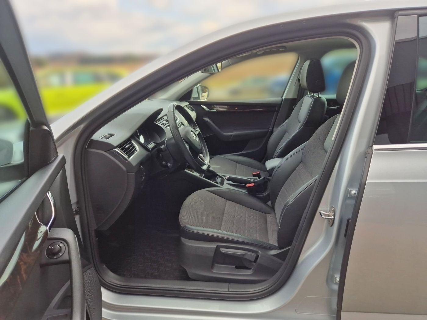 Škoda Octavia 1.4 TSI Elegance BiXenon LM Navi Pano Bild 9