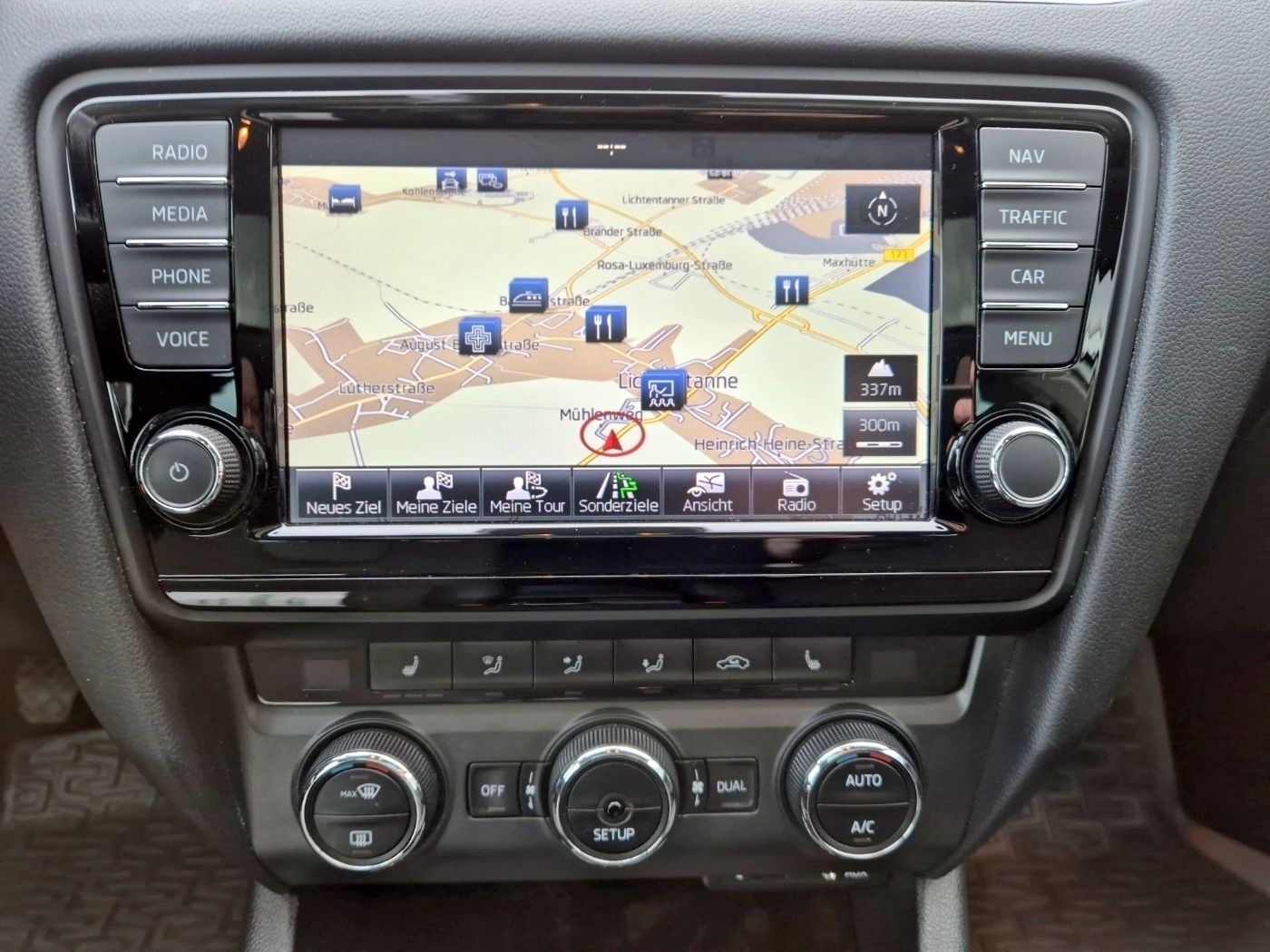 Škoda Octavia 1.4 TSI Elegance BiXenon LM Navi Pano Bild 13