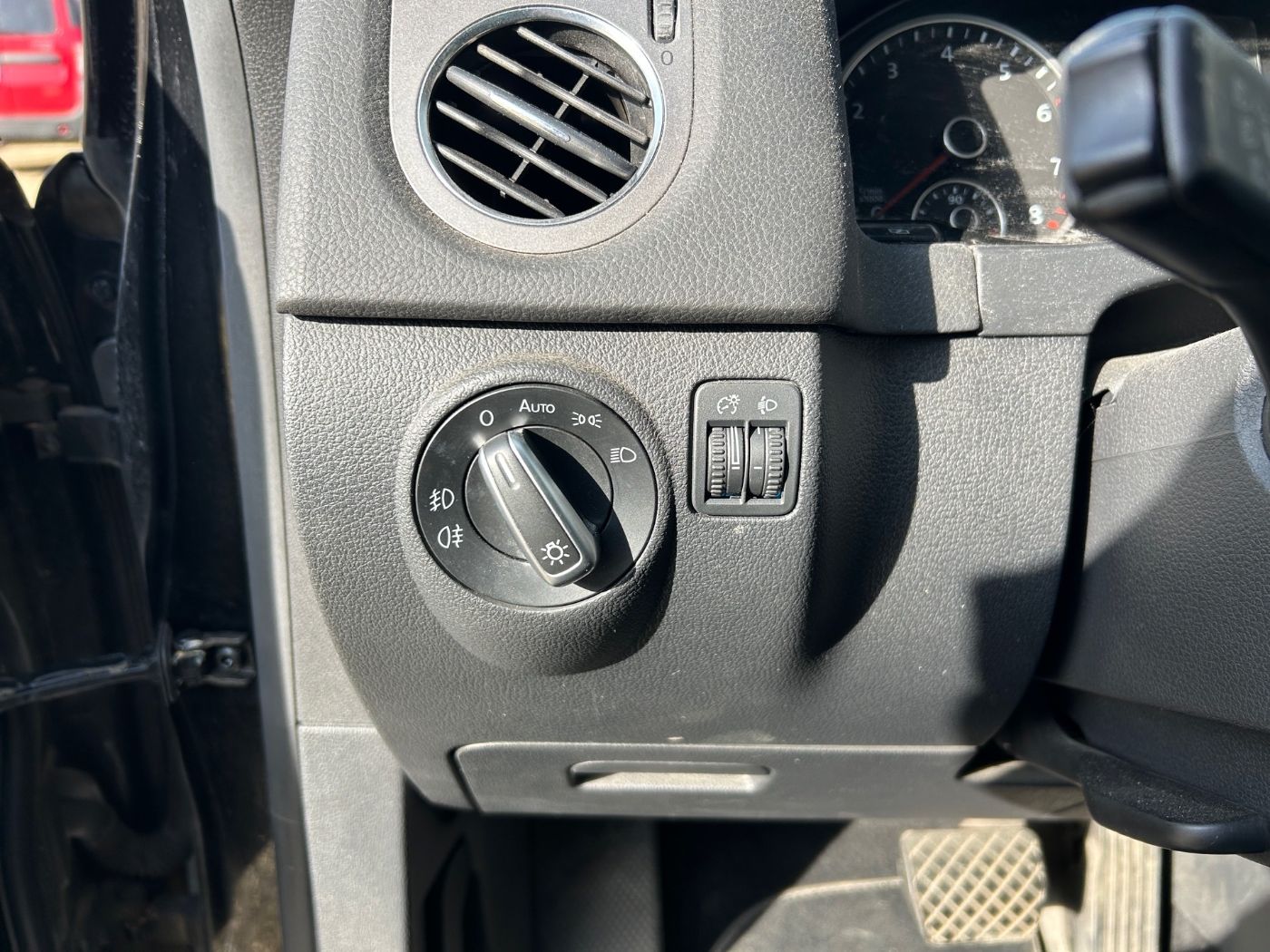 VW Tiguan 2.0 TSI 4Motion Team Navi SportS. ParkAss Bild 13