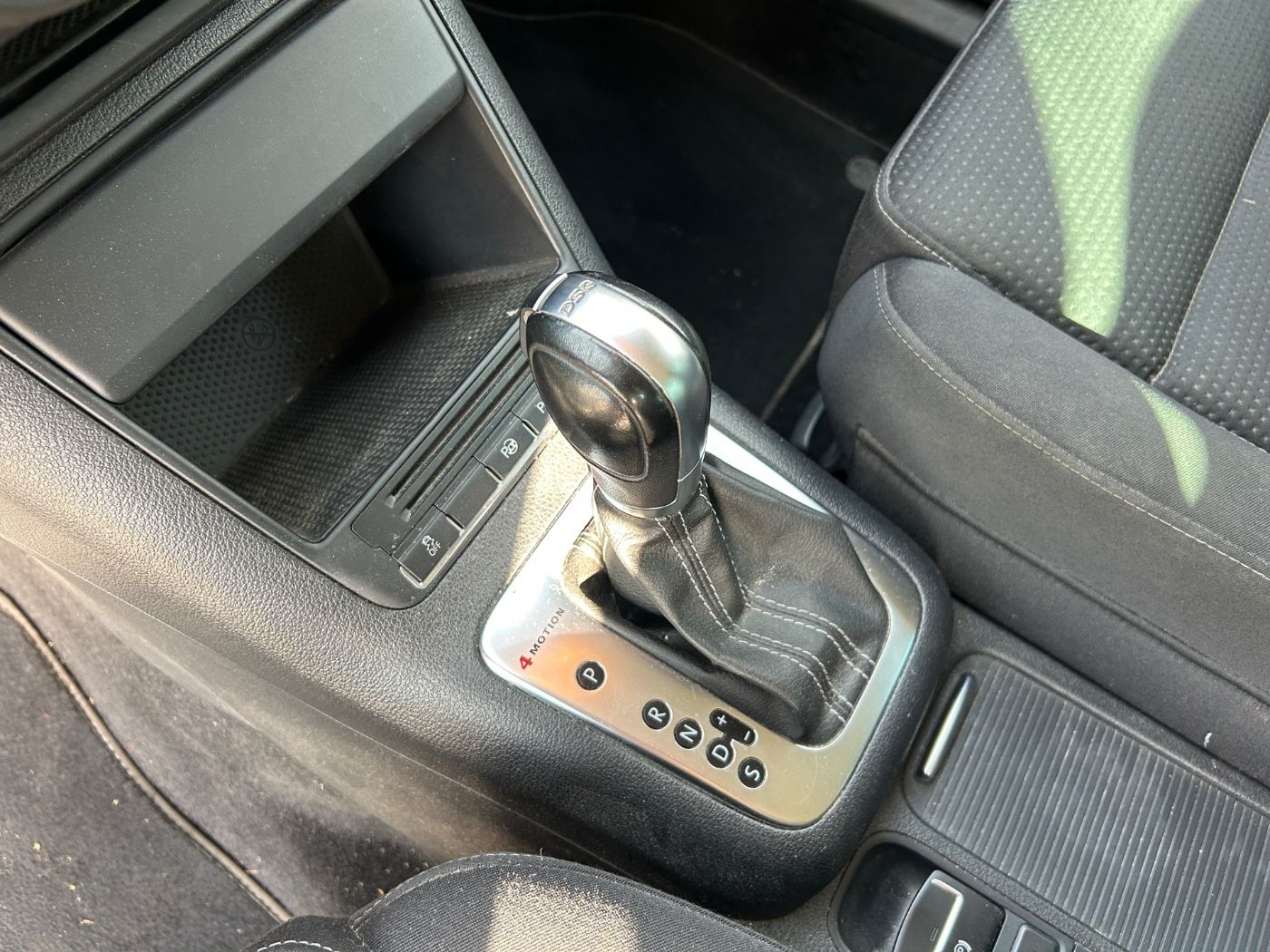 VW Tiguan 2.0 TSI 4Motion Team Navi SportS. ParkAss Bild 14