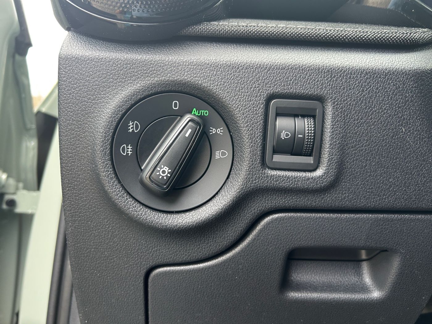 Škoda Fabia 1.0 MPI Selection Climatronic LED Tempomat Bild 17