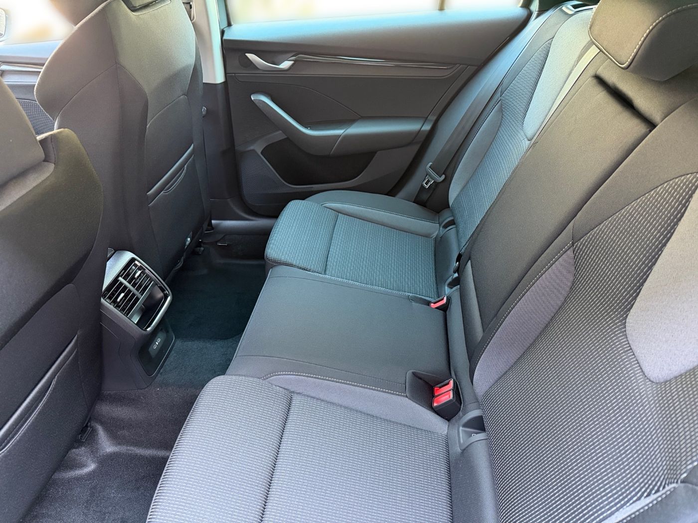 Škoda Octavia Combi Selection 2,0 TDI DSG Navi Kam. ACC Bild 11