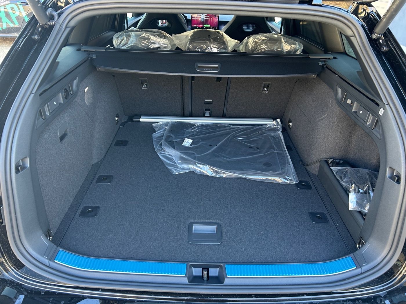 Škoda Superb Combi Sportline 2,0 TSI DSG Navi AHZV Bild 11