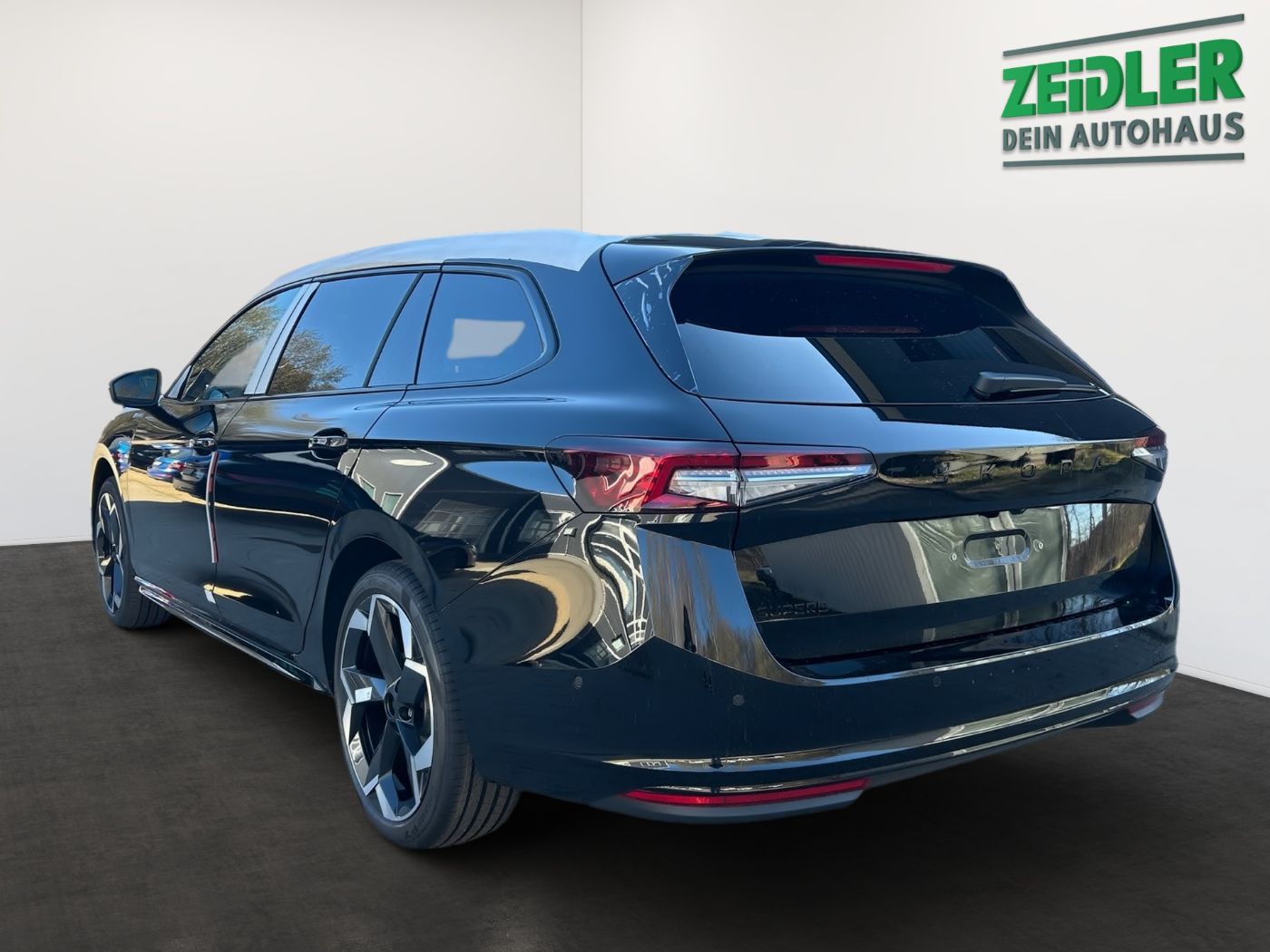 Škoda Superb Combi Sportline 2,0 TSI DSG Navi AHZV Bild 4